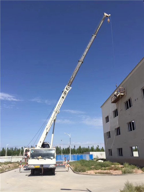 饶平县“轻装强干”—— 吊车的 “轻量化臂架” 技术